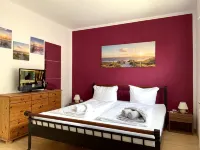 Am SielUfer: Beautiful Ground Floor Apartment in a Top Location and Right on the Waterfront - Wifi