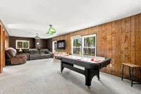 Phenomenal 6-Bedroom Cottage with AC in Charming Cadillac - 3 stjerner