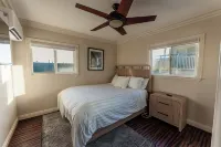A Few Steps to the Beach! Ocean Views, Patio and 1 Car Garage Parking! - 4 stelle