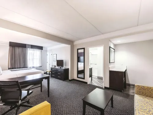 La Quinta Inn & Suites by Wyndham San Antonio Downtown - 2 tähden