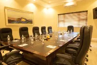 Crossroads Hotel Blantyre - parking