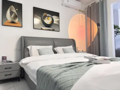 Snail girl hotel