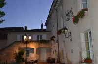 Logis Hôtel le Saint Georges Hôtels à : Vivonne