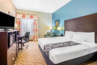 La Quinta Inn & Suites by Wyndham Glen Rose Hotels near Somervell County Museum