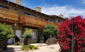 Carmel Valley Lodge - Housity