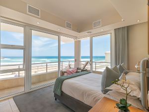 Room in Guest Room - Charming Room with a Sea View