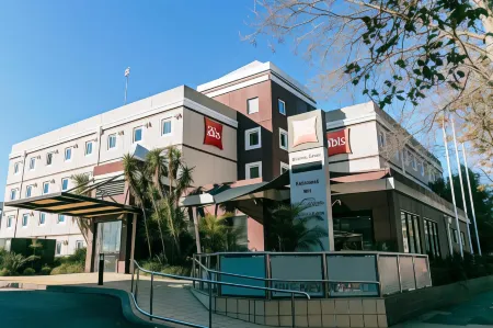 Ibis Newcastle Отели в г. Ньюкасл Запад