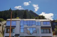 Queenstown House Lakeside Отели в г. 