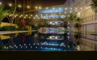 Royal Hotel n' Lounge - Pools