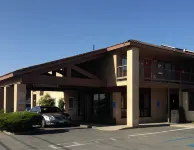 Super 8 by Wyndham Sonora فنادق في Sonora