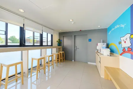 Hop Inn Roi Et Отели рядом с достопримечательностью «Roi Et Tower»