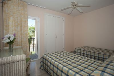 One-Bedroom Apartment (1 Adult and 1 Child)