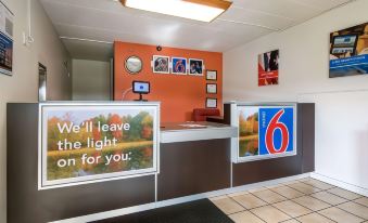 Motel 6 New Stanton, PA