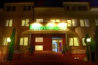 Hotel Sport Các khách sạn gần Zegar Słoneczny w Parku im. Książąt Pomorskich