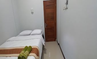 OYO 93769 Setia Budi Guest House 2