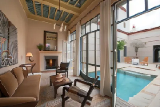 杜克斯圖爾斯酒店