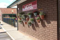 Pavlos Motel Hotels in Kilburn