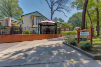 The Whispering Pines Inn Bed & Breakfast Hotels in Norman