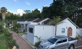 6 on Morris Guest Lodge