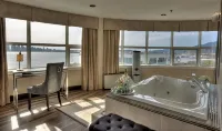 The Lonsdale Quay Hotel Hotels in North Vancouver