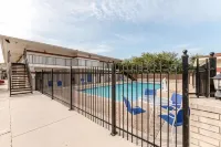 Motel 6 San Antonio, TX - South IH-10 East - Kolam Renang