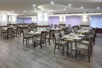 森巴拉克市酒店 - 早餐
