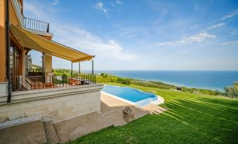 Lighthouse Luxe Estate Apart & Villas