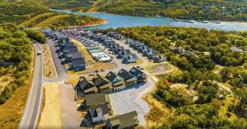 LakeViews! 2 Pools,PrivateHotTub,Firepit,Shuffleboard,Arcade Branson Golf Nearby