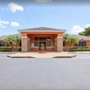 Gorgeous Newly Furnished Condo in Gated Golf Course of Stoneybrook