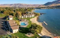 Lakefront Studio Condo~Step into the Lake at Spader Bay