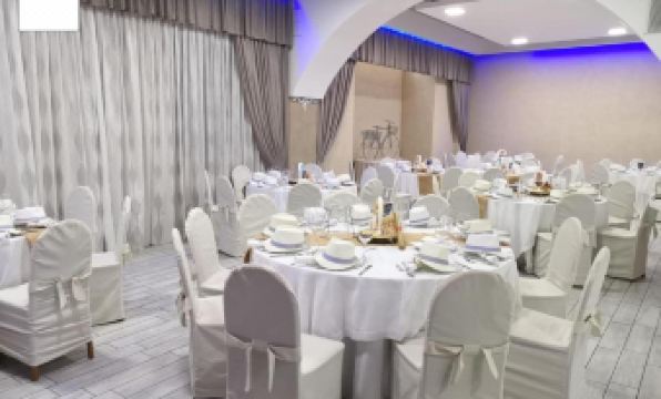 Hotel Leon - Ristorante Al Cavallino Rosso - Housity