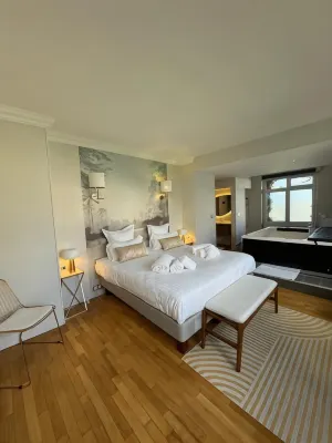 Erawan Boutique Hotel Hotel dekat Paroisse Catholique La Madeleine Netreville
