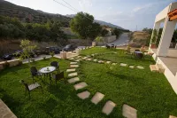 Agarathos Traditional Rooms - Pool - Kaliviani -on the Road to Balos Hotels in Kaliviani