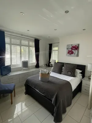 Grosvenor Lodge Guest House Các khách sạn gần Christchurch Priory