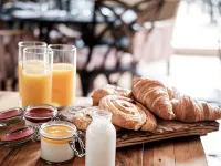Half Moon Hotels near Dulwich