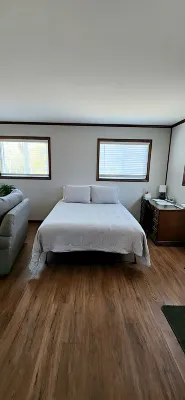 Cozy One-Bedroom Cabin on Peaceful 38 Acres