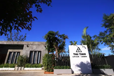 Thai Thani Loft & Life Lamphun Отели рядом с достопримечательностью «Sun Watthanatham Changwat Lamphun Rongrian Suan Bun Yo Patham»