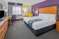 La Quinta Inn & Suites by Wyndham Baton Rouge Siegen Lane Hotels in Old Jefferson
