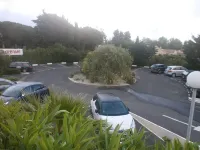 Brit Hotel Confort Hélios Agde - Parkplatz