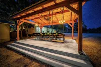 Private Gated Backyard with Fire Pit and Stylish Kitchen - Elegant Retreat Hotels in Center Point