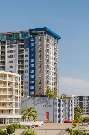 H on Mitchell Apartment Hotel