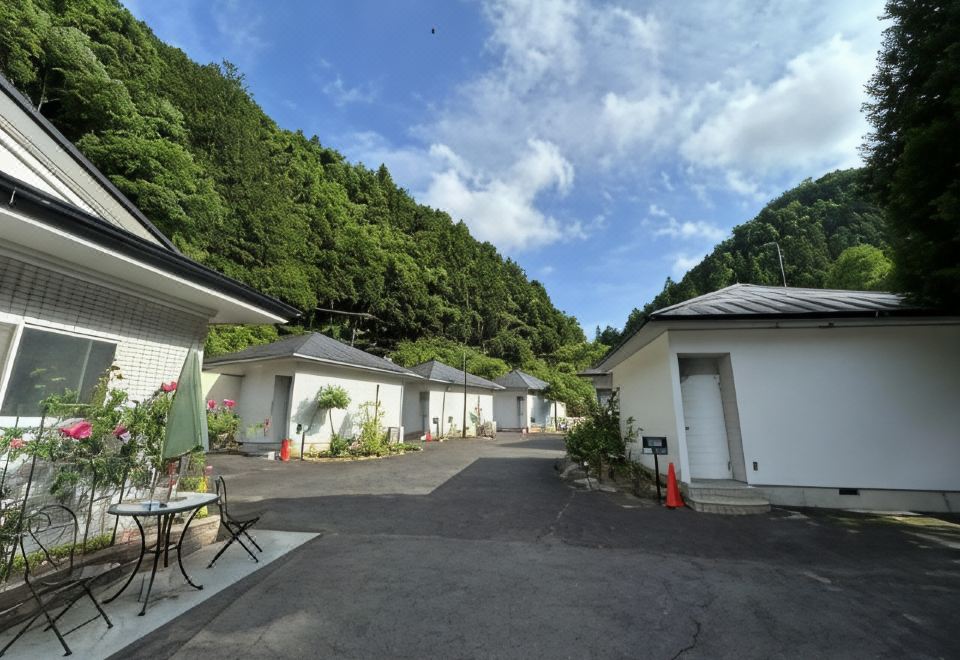 2. Hotel Ta..
