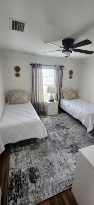 Charming 3-bedroom house with AC, WiFi in amazing Cape Coral Hotels near Pine Island Crossing