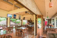 Herntai Resort فنادق في Mae La Noi