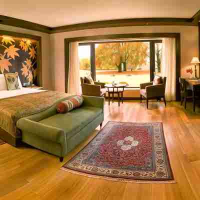 The LaLit Grand Palace Srinagar Rooms