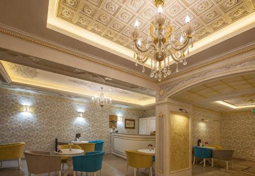 Empire Suite Hotel