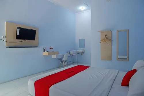 RedDoorz Syariah Near Stasiun Pekalongan 3 Hotels in Pekalongan City