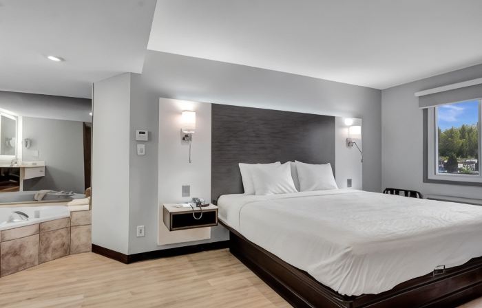 Days Inn & Suites by Wyndham Niagara Falls/Buffalo