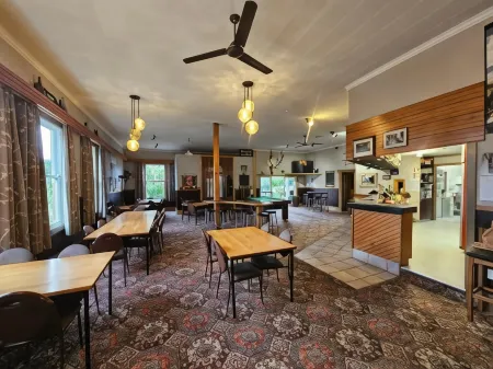 Karamea Village Hotel Отели в г. Karamea