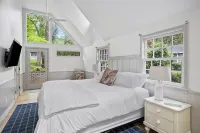 Elegant Vacation Home with Hot Tub and Fire Pit - Exquisite Retreat